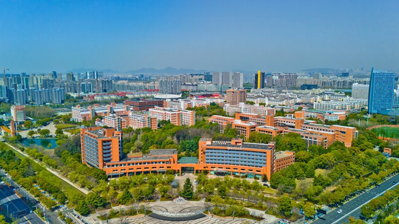 电动车电容定制：关键技术在驱动未来出行**